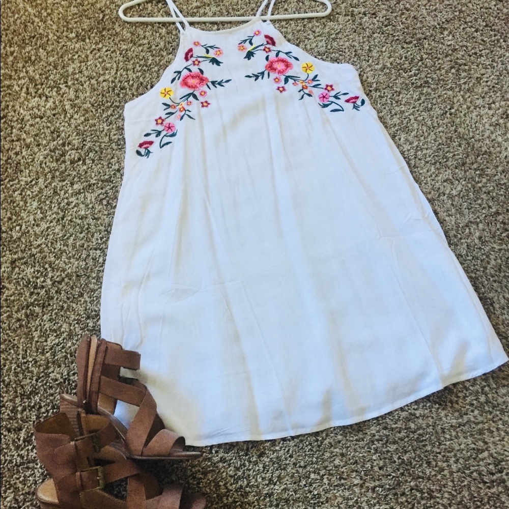 NWOT White embroidered summer dress - Picture 7 of 9